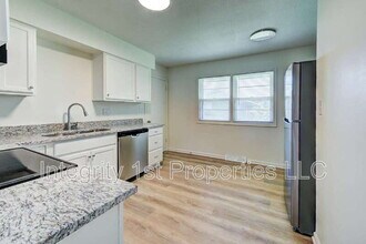 9002 Bayless Rd in Pleasant Valley, MO - Building Photo - Building Photo