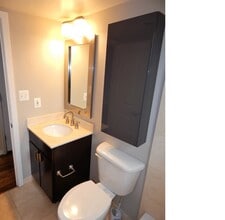 420 16th St SE, Unit 201 in Washington, DC - Foto de edificio - Building Photo