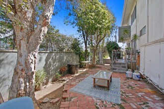 2107 Montana Ave in Santa Monica, CA - Building Photo - Building Photo