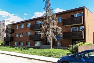 College 1127 in Calgary, AB - Building Photo