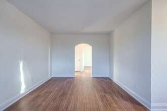 36 Wood Glen Rd in Toronto, ON - Building Photo - Building Photo