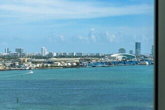 465 Brickell Ave in Miami, FL - Foto de edificio - Building Photo