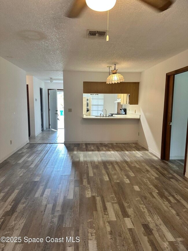 1610 Santos St SE in Palm Bay, FL - Building Photo - Building Photo