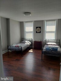 3219 E Monument St photo'