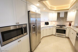 4651 Gulf Shore Blvd N in Naples, FL - Foto de edificio - Building Photo
