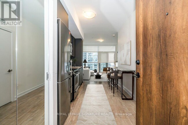 251 Manitoba St in Toronto, ON - Building Photo - Building Photo