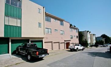 66 Crestline Dr in San Francisco, CA - Building Photo - Building Photo