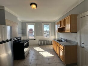 108-110 New Britain Ave-Unit -3 in Hartford, CT - Building Photo - Building Photo