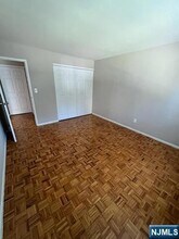 40 Zabriskie St in Hackensack, NJ - Foto de edificio - Building Photo