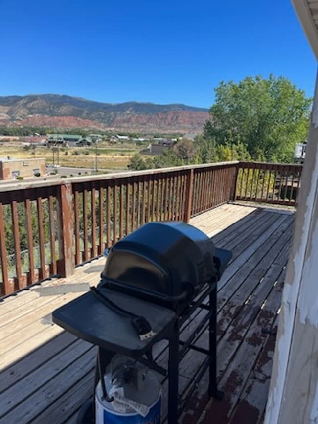 2186 W Skyview Dr in Cedar City, UT - Foto de edificio - Building Photo