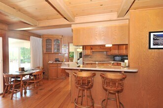 343 Moseley Rd in Hillsborough, CA - Building Photo - Building Photo