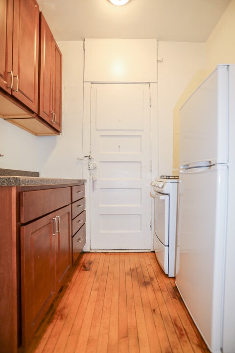 1365 W Greenleaf Ave, Unit #2D in Chicago, IL - Building Photo