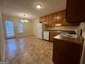 820 Glynn St S in Fayetteville, GA - Foto de edificio - Building Photo