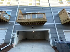 Room in Townhome on Memorial Pkwy in Charlotte, NC - Building Photo - Building Photo