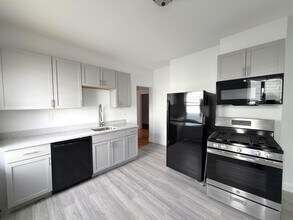 61 Webster Ave in Somerville, MA - Foto de edificio - Building Photo