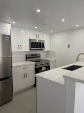 6870 SW 45th Ln in Miami, FL - Building Photo - Building Photo