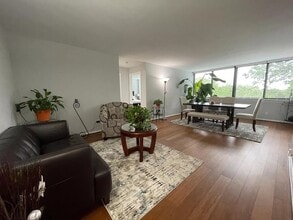 600 Roosevelt Blvd, Unit 314 in Falls Church, VA - Building Photo - Building Photo