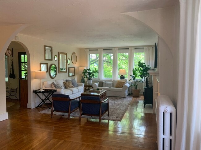 5535 Wellesley Ave, Unit 2