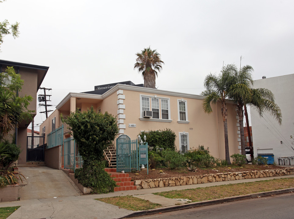 11621 Mayfield Ave in Los Angeles, CA - Foto de edificio