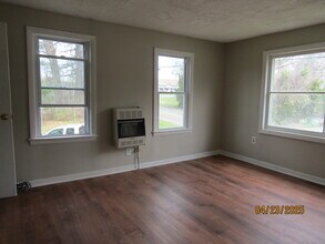 11 Crystal Rd in Windham, CT - Building Photo - Building Photo