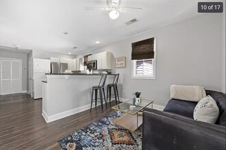 208 Line St in Charleston, SC - Building Photo - Building Photo