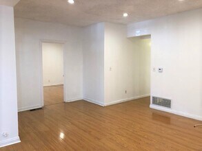 208 N Coronado St in Los Angeles, CA - Foto de edificio - Building Photo