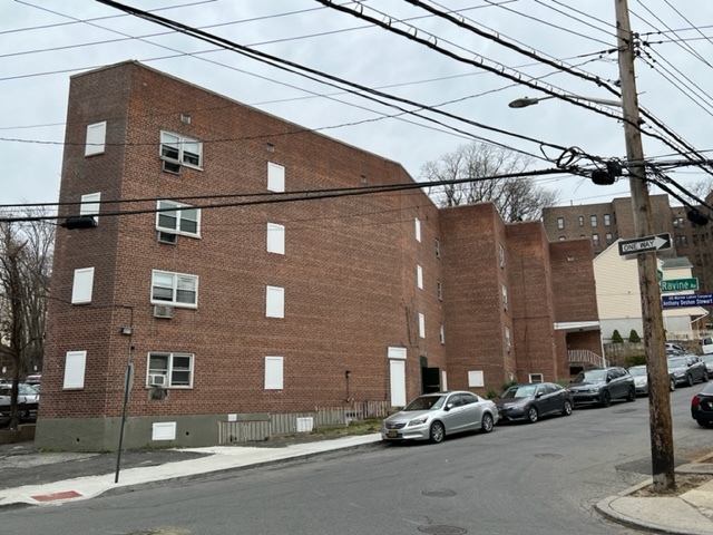 172 Ravine Ave in Yonkers, NY - Building Photo