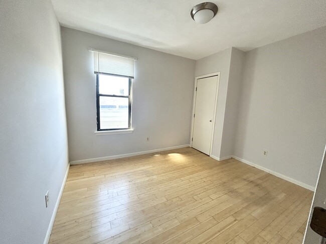 1578 Tremont St, Unit #4 in Boston, MA - Building Photo - Building Photo