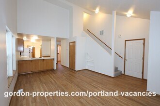 10736 SE Knapp Cir in Portland, OR - Building Photo - Building Photo