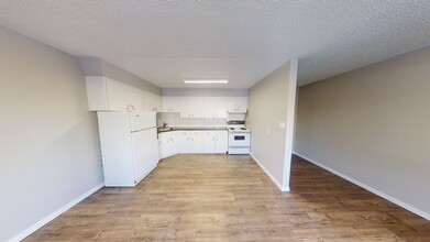9932-9105 105 Ave in Grande Prairie, AB - Building Photo - Building Photo