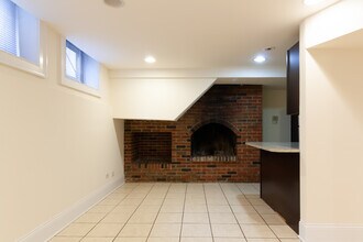 877 W Lill Ave in Chicago, IL - Foto de edificio - Building Photo