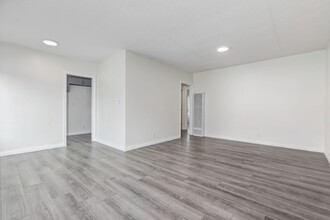 3974 Sawtelle Blvd in Los Angeles, CA - Building Photo - Interior Photo