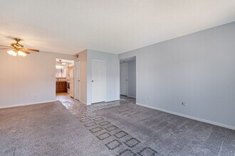 9446 Bay Colony Dr in Des Plaines, IL - Building Photo - Building Photo
