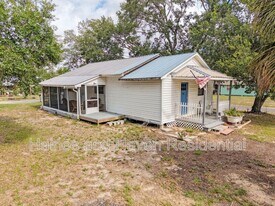 120 Chesney Blvd in Frostproof, FL - Building Photo