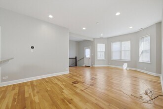 4742 N Sawyer Ave, Unit 2 in Chicago, IL - Building Photo - Building Photo