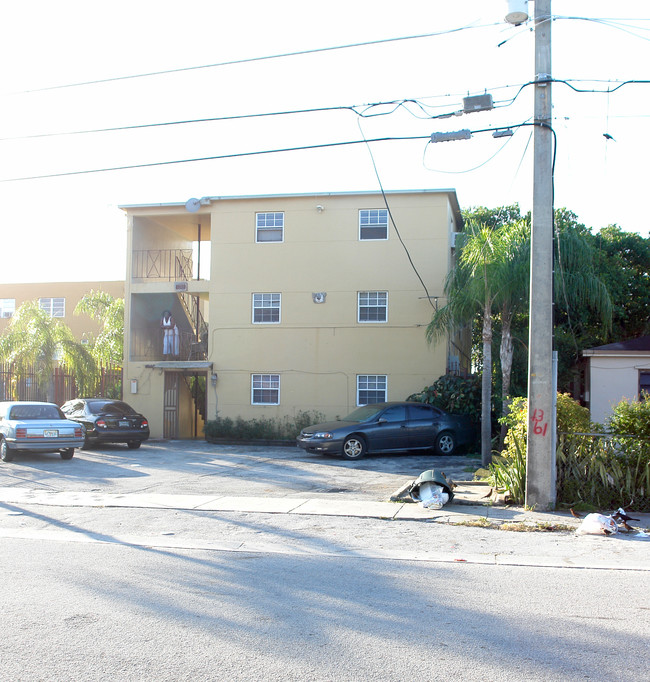 1280 NW 60th St in Miami, FL - Building Photo - Building Photo