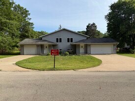 W6527 Woodhaven Cir in Wautoma, WI - Building Photo