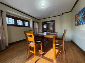 921 E Burlington St in Iowa City, IA - Building Photo - Building Photo