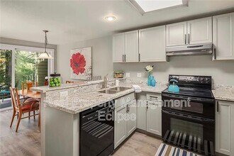 4229 155th Pl SE in Bellevue, WA - Building Photo - Building Photo