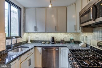 2201 L St NW in Washington, DC - Building Photo - Building Photo