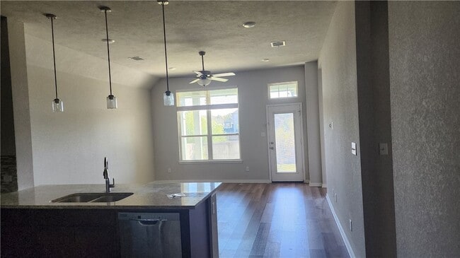 2006 Theresa Dr, Unit 3 in Bryan, TX - Building Photo - Building Photo