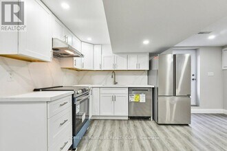 79 Strathavon Dr in Toronto, ON - Building Photo - Building Photo