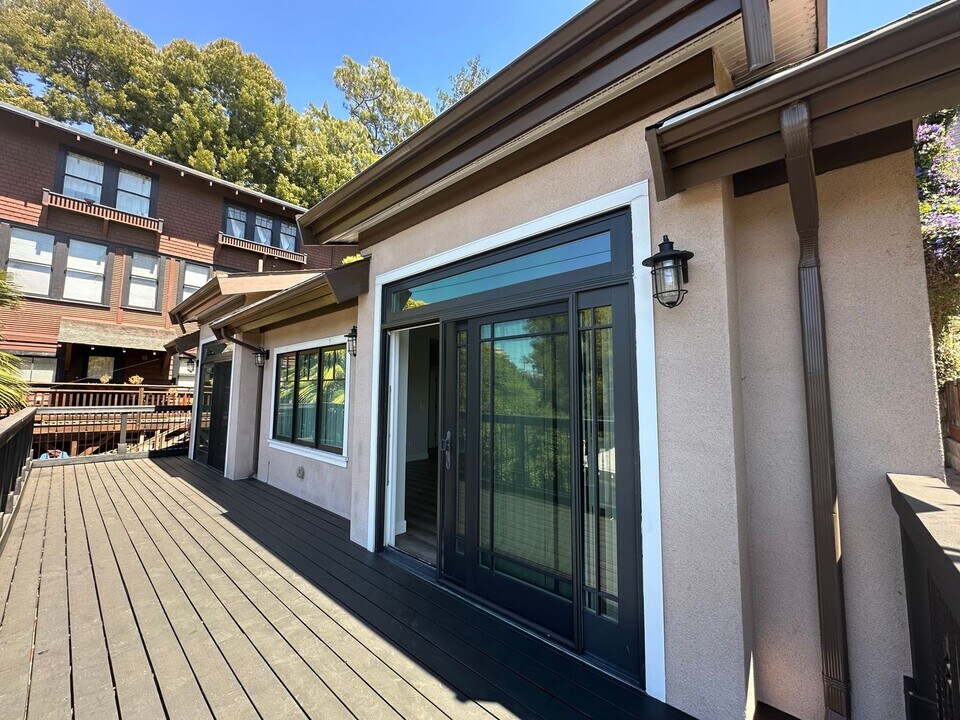 3926 Robley Terrace in Oakland, CA - Building Photo