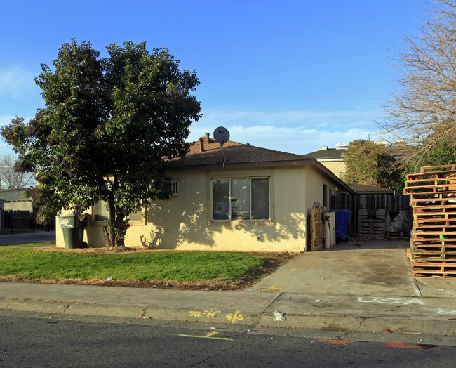 5641 53rd St in Sacramento, CA - Foto de edificio - Building Photo