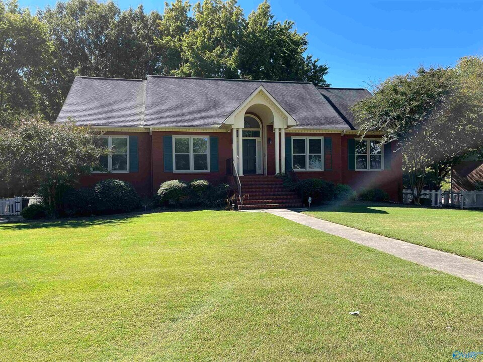 87 Jay Dr in Madison, AL - Building Photo