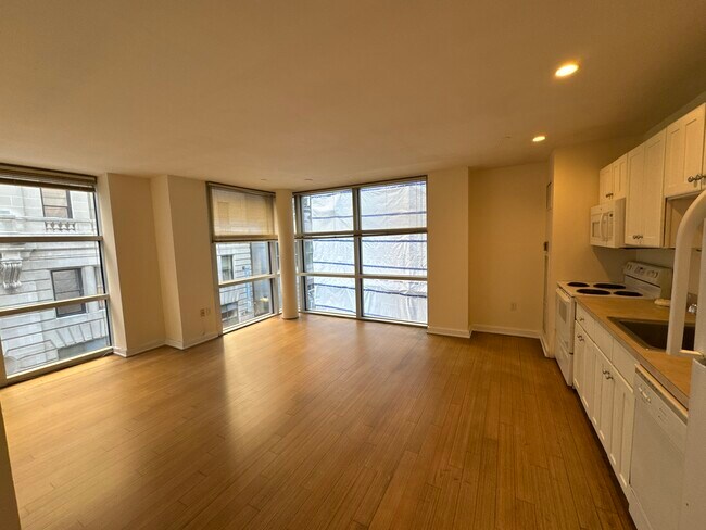 41 Boylston St, Unit 405 in Boston, MA - Foto de edificio - Building Photo