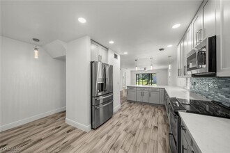 10022 Oxfordshire Ln SW in Ft. Myers, FL - Building Photo - Building Photo