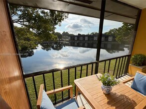 7920 N Colony Cir in Tamarac, FL - Foto de edificio - Building Photo