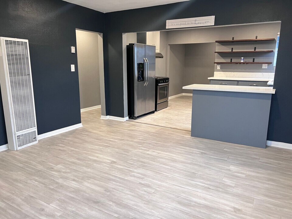 4022 161st St, Unit 4024 in Lawndale, CA - Building Photo