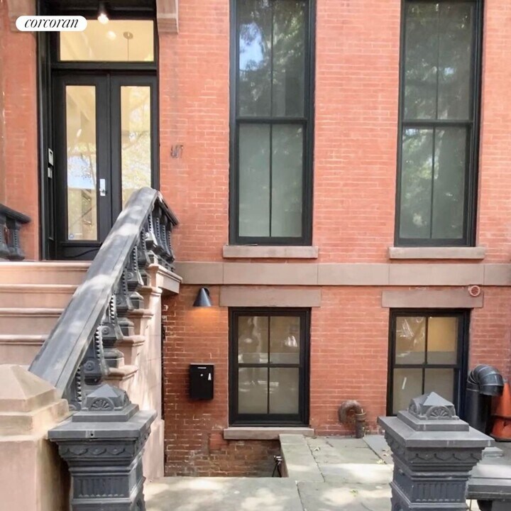 407 Clermont Ave in Brooklyn, NY - Building Photo